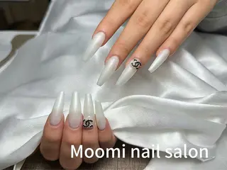 ロング Moomi nail salonのネイルデザイン