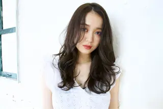 ロング カラー 水島 悠香子のヘアスタイル