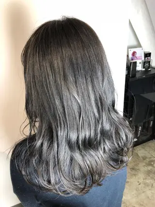 カラー ハイトーン/レイヤー /ケアブリーチ石川治のヘアスタイル