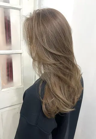 ロング カラー ヘアアレンジ FONS 🤍yurika🤍のヘアスタイル