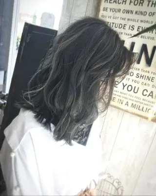 ミディアム カラー 戸村 世奈のヘアスタイル