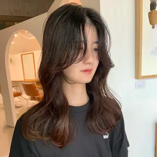 セミロング mirai/ブリーチ ダブルカラーのヘアスタイル