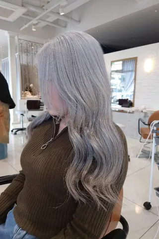 ロング 新潟ハイトーンカラー NO.1✨ 小川 巧のヘアスタイル