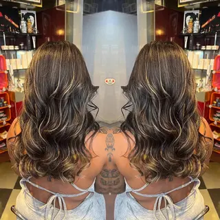 ロング カラー レイヤー/ボブ/ ミニボブ/AOIのヘアスタイル