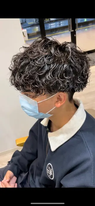 ミディアム パーマ メンズ ホワイトカラー/ ピンクベージュにったのヘアスタイル