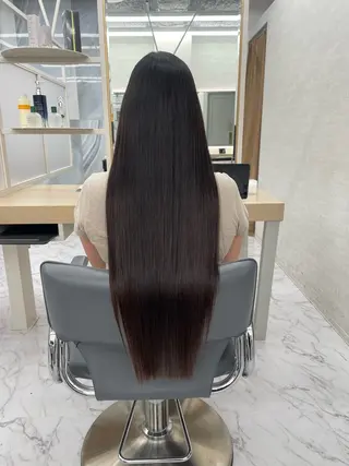 ロング youres hair 新宿3丁目店所属・🍫ハイトーン✖︎ 縮毛矯正🍫柴田のヘアスタイル