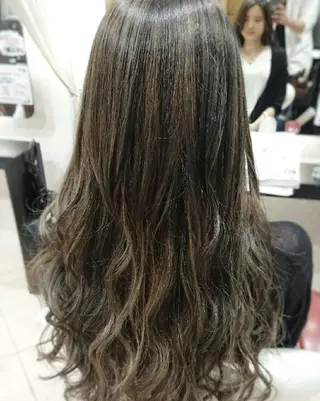 ロング カラー 秋山 幸太のヘアスタイル