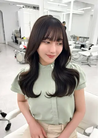 セミロング 韓国レイヤーカット 難波のヘアスタイル