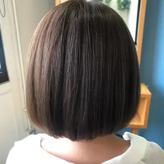 ショート カラー 小森 樹奈のヘアスタイル