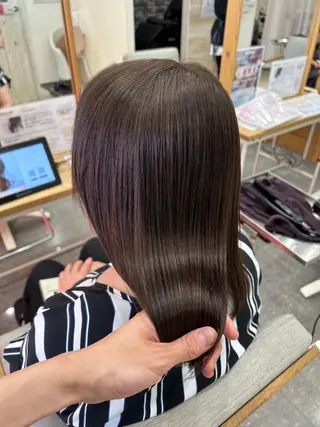 セミロング 高橋遼太✂️カット/ 縮毛矯正/髪質改善のヘアスタイル