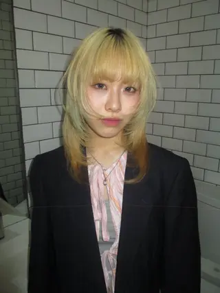 セミロング カラー ヘアアレンジ minto/ 似合わせ/ハイトーンのヘアスタイル