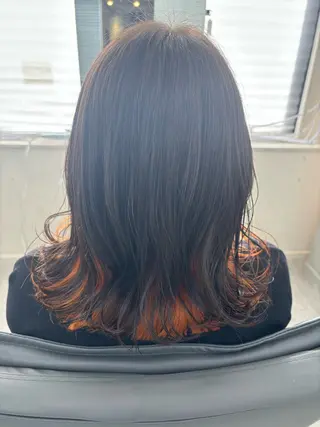 ミディアム カラー 腰越 麻奈のヘアスタイル