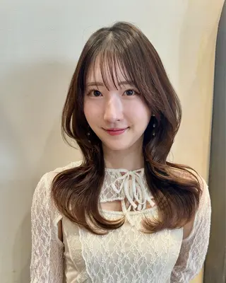 セミロング 矢津田 侑のヘアスタイル