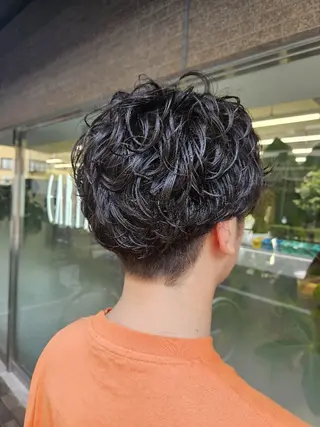 ショート パーマ メンズ あいだ 透明感カラー🐼のヘアスタイル