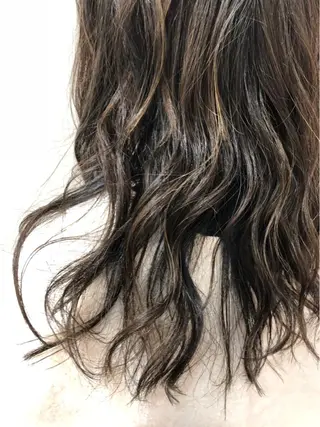 セミロング カラー 樋渡 侑希のヘアスタイル