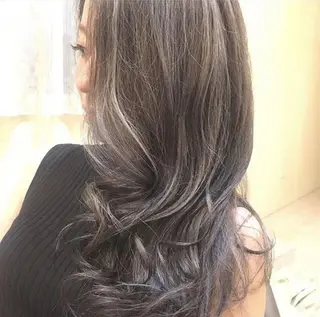 ロング カラー GRANDE アオキのヘアスタイル