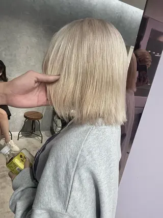 ショート カラー オフホワイトアンドなんば所属・福西 洋斗のヘアスタイル