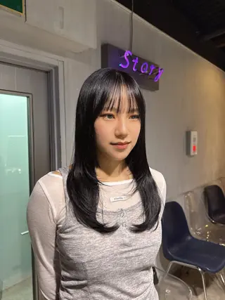 セミロング カラー NANAMI🩵 大人可愛い韓国ヘアのヘアスタイル