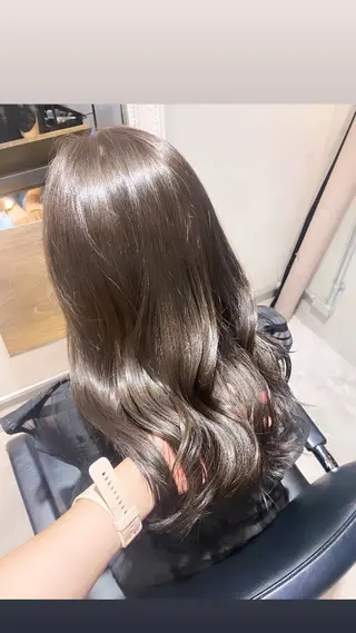 ロング ブリーチなしダブルカ ラー🩶manamiのヘアスタイル