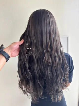 ロング カラー ハイライトカラー✨ グレージュ✨鎌倉光洋のヘアスタイル