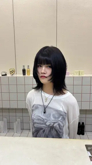 カラー 🌷花屋併設🌷 岡本明日実のヘアスタイル