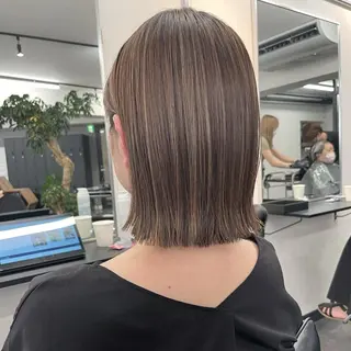 ミディアム カラー ぱつっとボブ/透明感 カラー/Ayakaのヘアスタイル