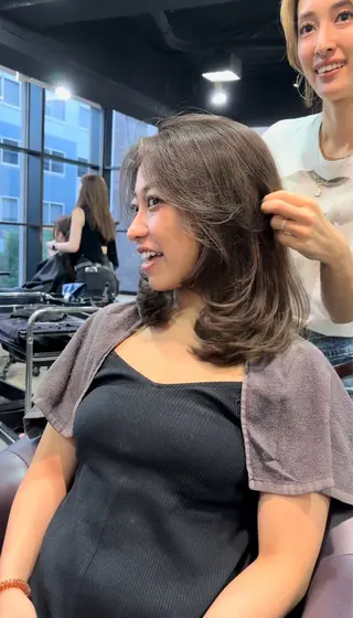 ミディアム カラー オリーブベージュ 🫒🩶Rianaのヘアスタイル