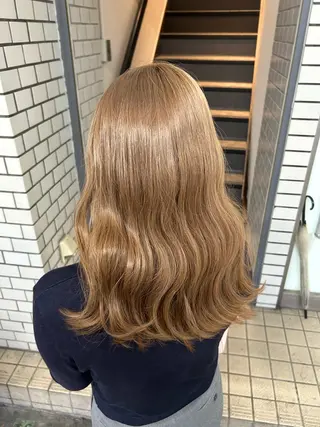 セミロング あやめ🪽 オリーブ/ハイトーンのヘアスタイル