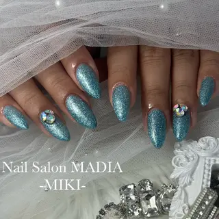 ネイル MADIA本厚木店所属・MADIA _mikiのネイルデザイン