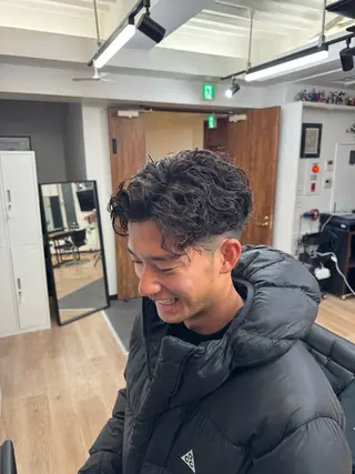 ショート パーマ ハイトーンカラー メンズパーマだいきのヘアスタイル
