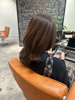 ミディアム カラー AILEE所属・ウルフカット レイヤーカット上柿のヘアスタイル