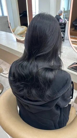 ロング Ma cherie by Lond所属・ハイトーン/ ミルクティーAikaのヘアスタイル