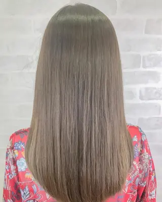 ロング 四方 真琴のヘアスタイル