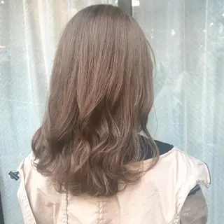 ミディアム カラー いけだ　ひかり ハイライトくびれヘアのヘアスタイル