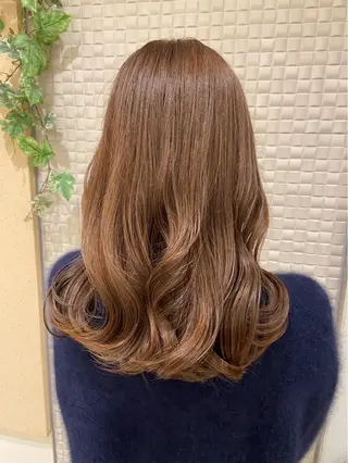 セミロング ヘアアレンジ 中間 愛加のヘアスタイル