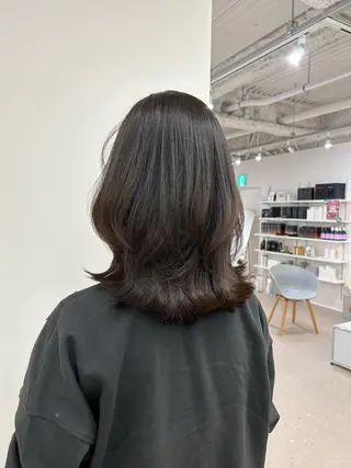 ミディアム 小西 瑞穂のヘアスタイル