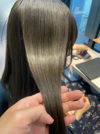 セミロング salowin銀座6丁目所属・銀座 Megumiのヘアスタイル