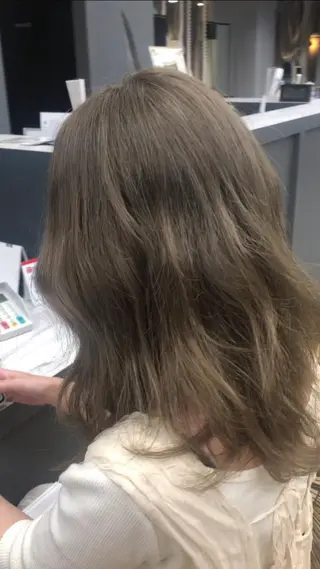 セミロング カラー GIEN 末吉 海斗のヘアスタイル