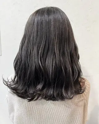 ミディアム カラー mana .のヘアスタイル
