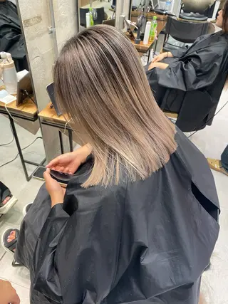 ミディアム 🦋MAHO🦋 デザインカラーのヘアスタイル