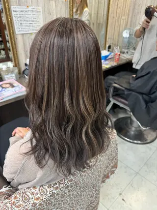 セミロング 土屋朱理/ ハイトーンカラーのヘアスタイル