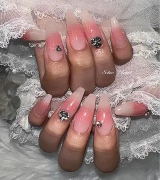 ネイル She_nail所属・ELSA_ Bellaのネイルデザイン