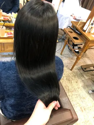 セミロング 髪質改善、縮毛矯正 酸性縮毛矯正のヘアスタイル