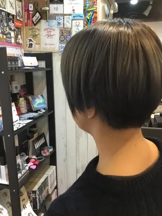 ショート カラー embrace エンブレイスのヘアスタイル