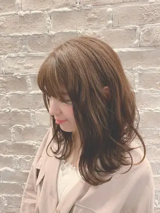 ミディアム カラー 組藤 沙奈のヘアスタイル