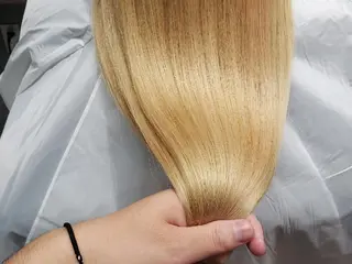 セミロング カラー iloli　メニューの無い美容室所属・iloli代表　前田 雄也　のヘアスタイル