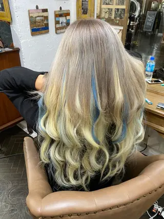 ロング カラー モモカ/ハイトーン /バレイヤージュのヘアスタイル