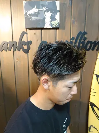 メンズ カラー サンフラット所属・岡林 選のヘアスタイル