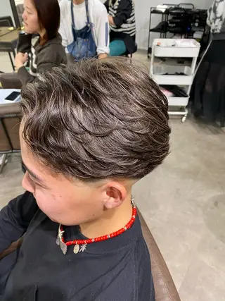 ショート 山影✨バレイヤージュ ハイライト✨メンズ◎のヘアスタイル