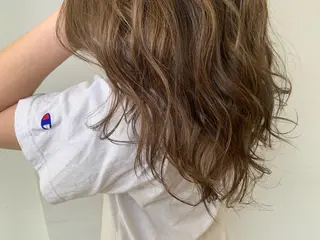 ロング カラー 小森 衣純のヘアスタイル